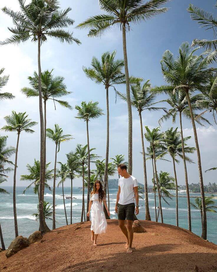 Couple enjoying the Sri Lankan coast