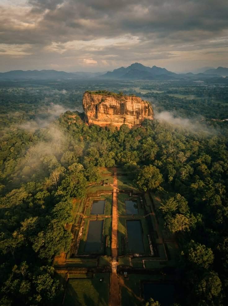 Couple in the Sri Lankan hills