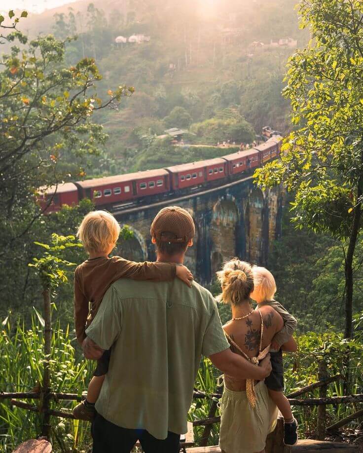 Family travelling through Sri Lanka