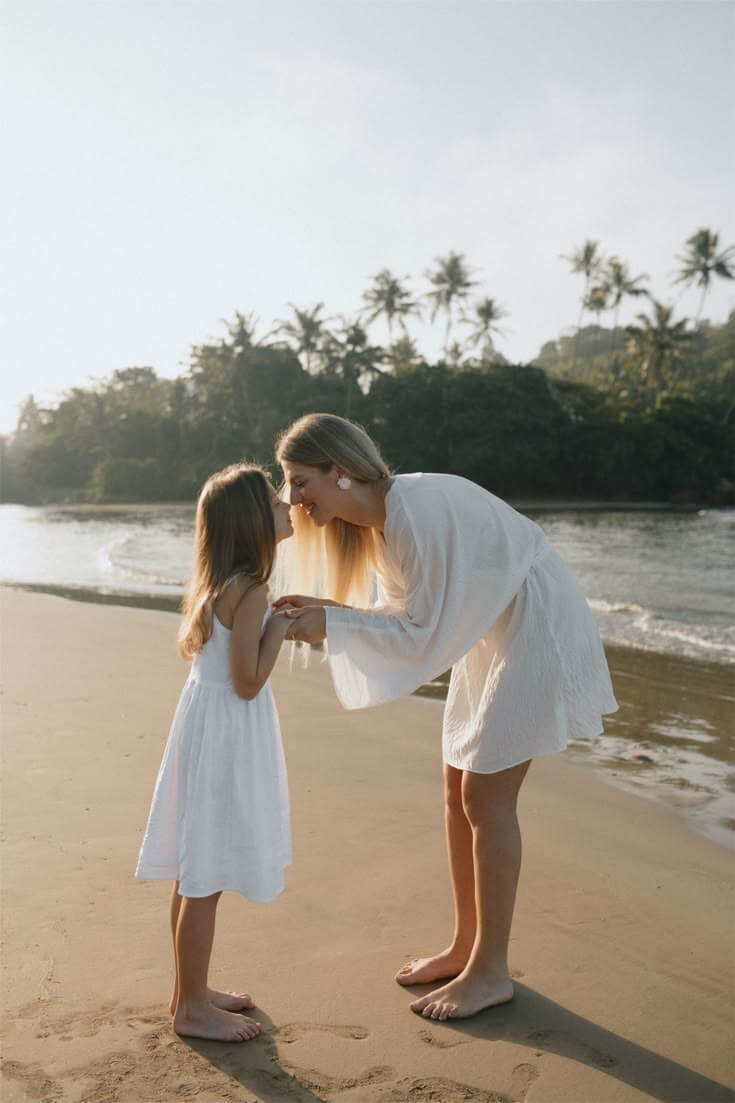 Mother and daughter travelling together in Sri Lanka