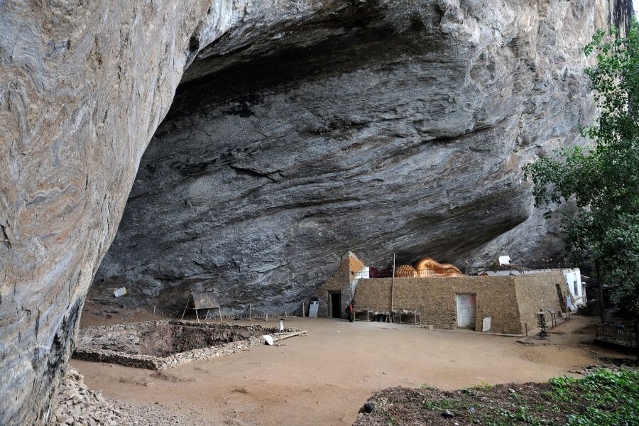 Pahiyangala Cave