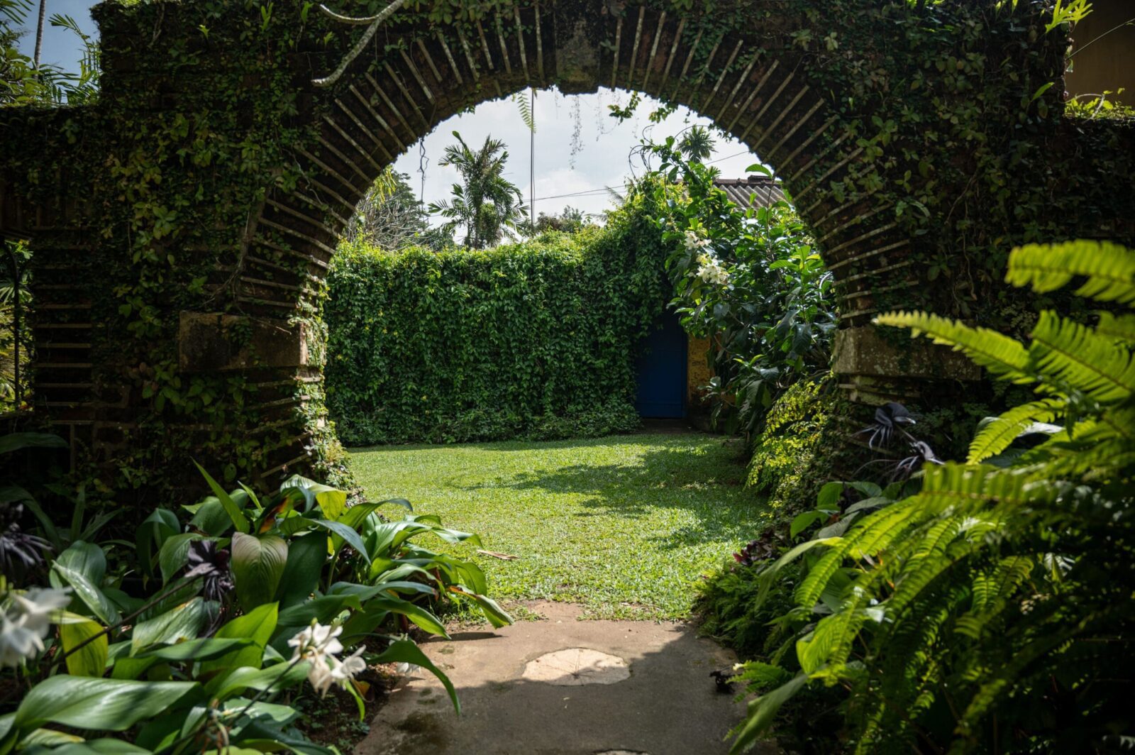 Geoffrey Bawa Sri Lanka Tour: Architecture, Hotels & Gardens Guide 2026